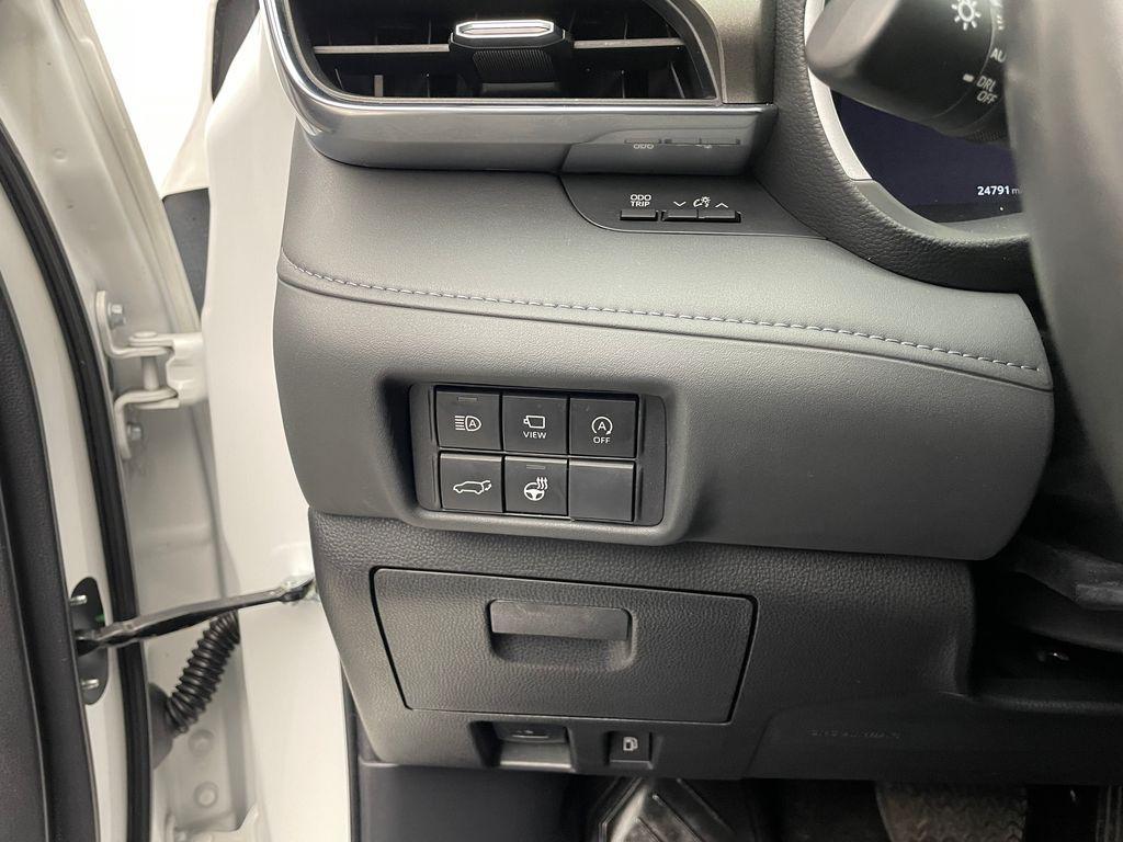 used 2023 Toyota Highlander car, priced at $42,900