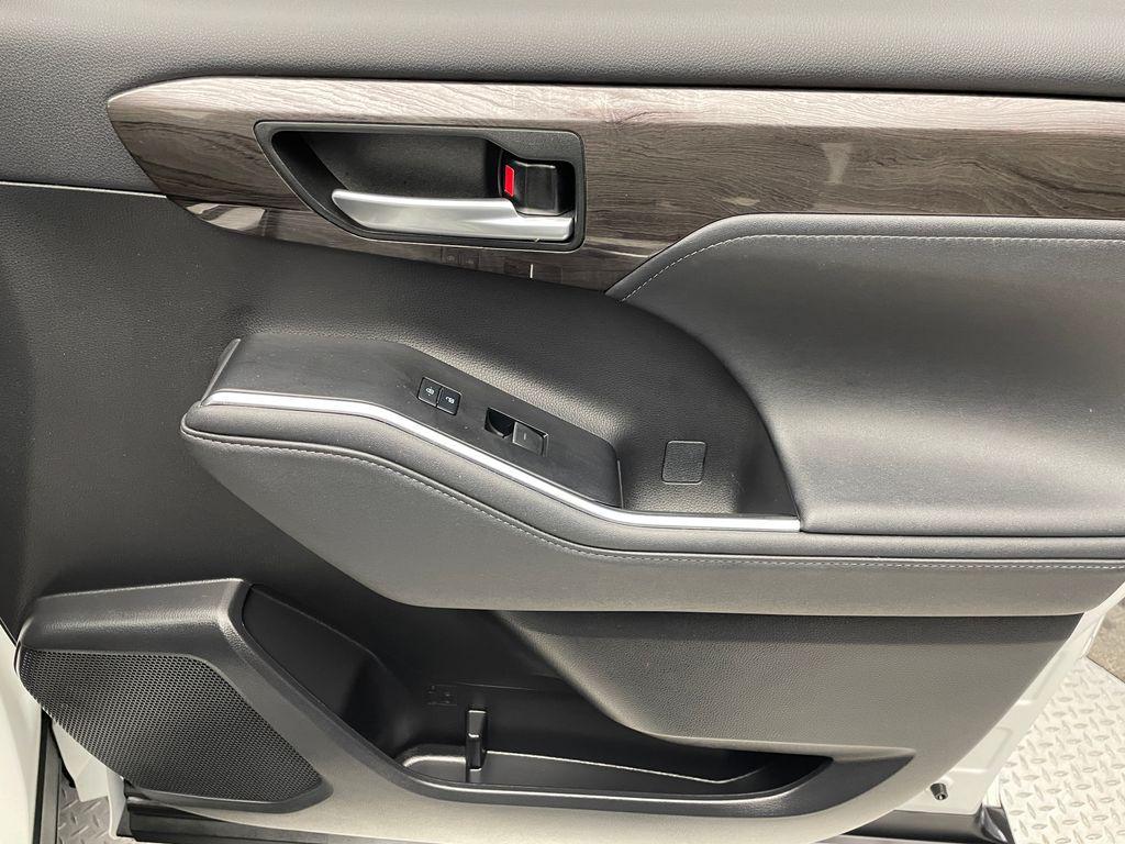 used 2023 Toyota Highlander car, priced at $42,900