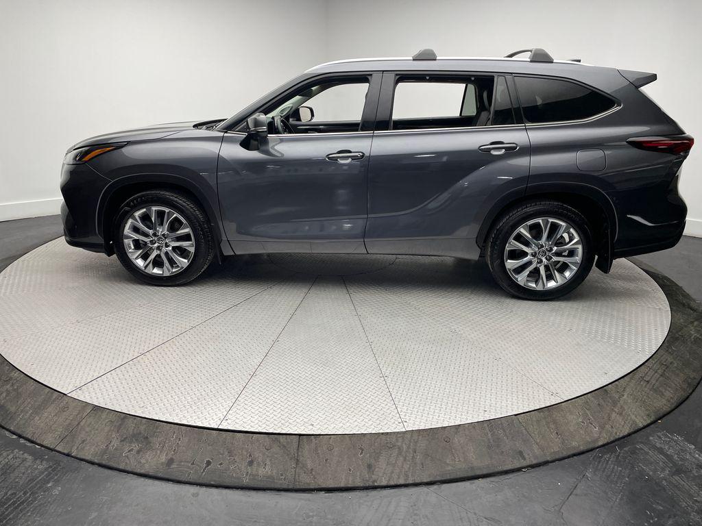 used 2024 Toyota Highlander car, priced at $41,900