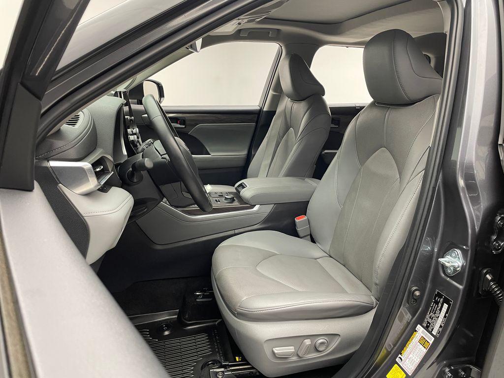 used 2024 Toyota Highlander car, priced at $41,900