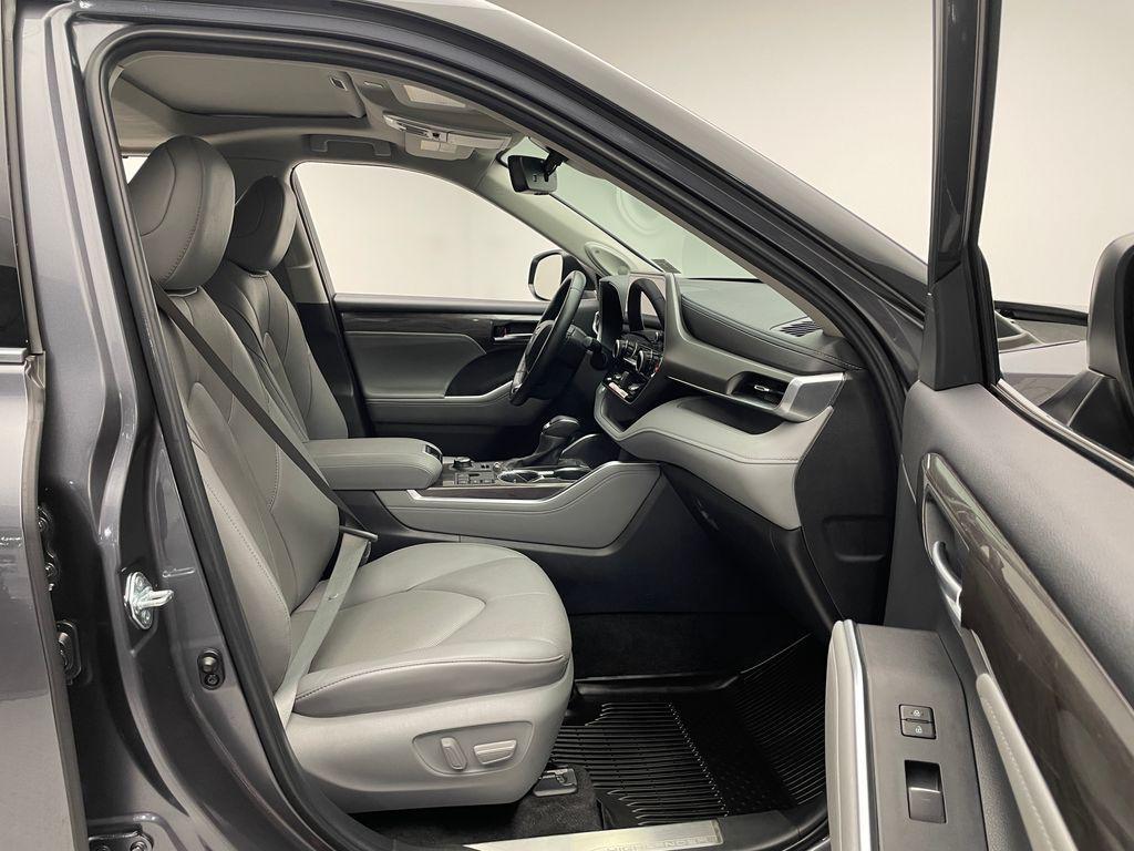 used 2024 Toyota Highlander car, priced at $41,900