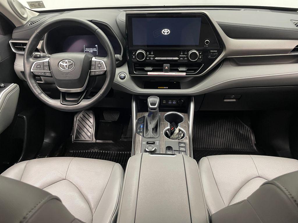 used 2024 Toyota Highlander car, priced at $41,900