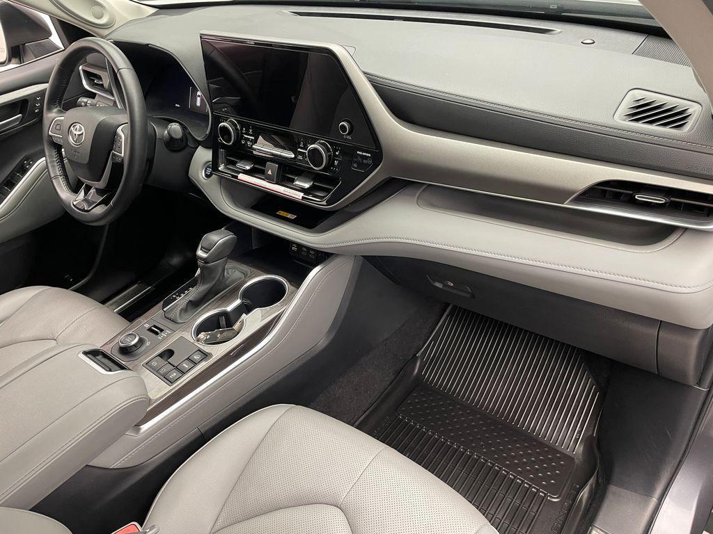 used 2024 Toyota Highlander car, priced at $41,900