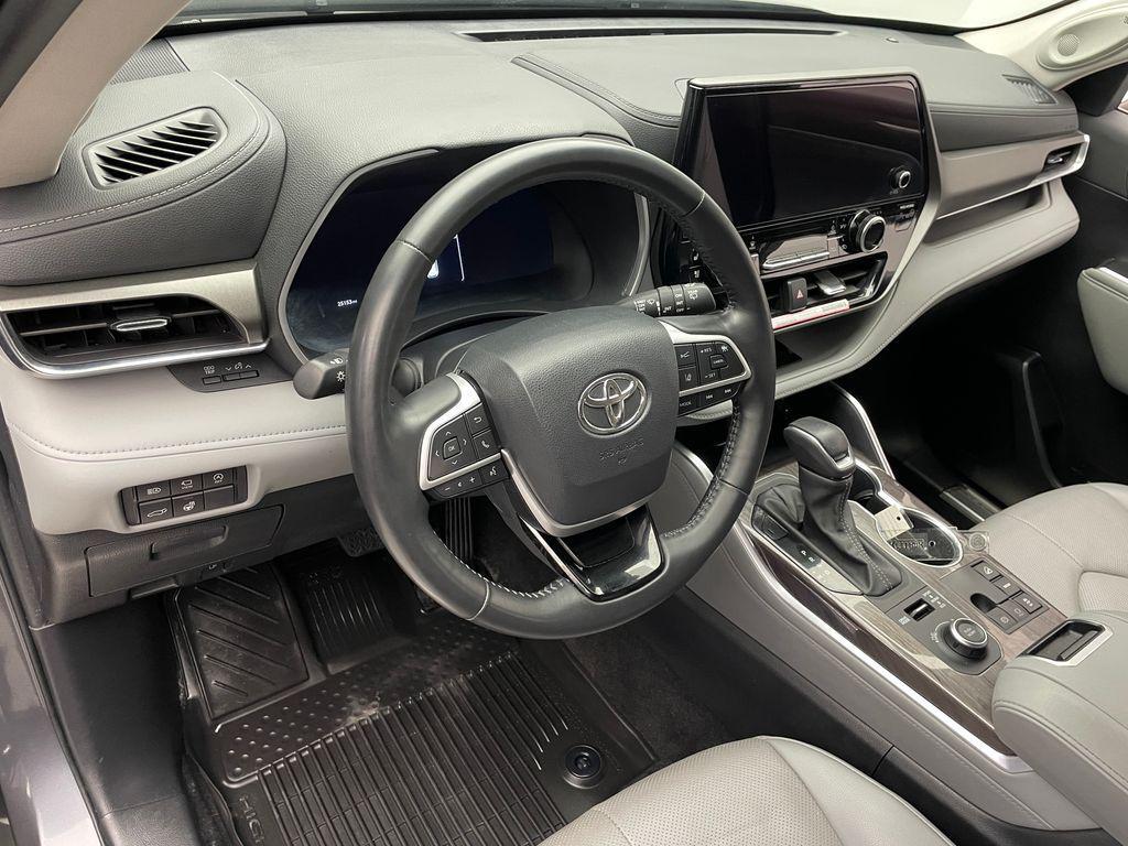 used 2024 Toyota Highlander car, priced at $41,900