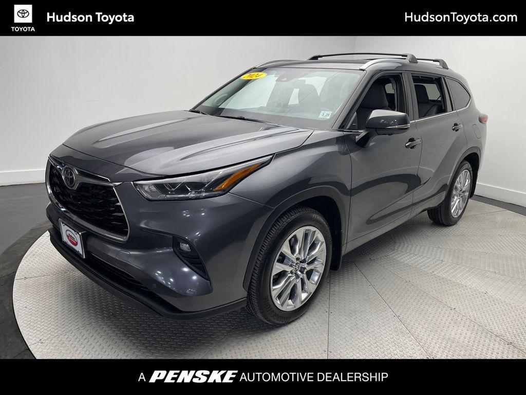 used 2024 Toyota Highlander car, priced at $40,900