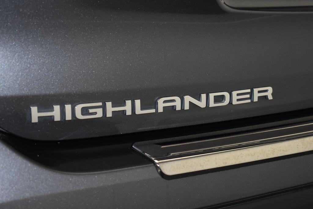 used 2023 Toyota Highlander car, priced at $34,900