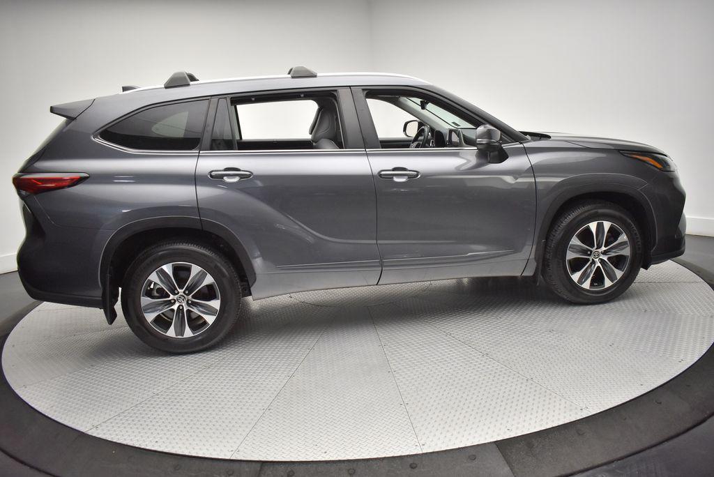 used 2023 Toyota Highlander car, priced at $34,900