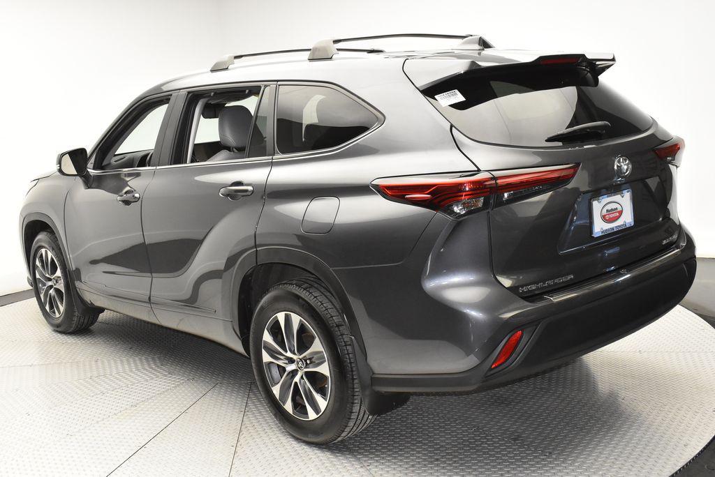 used 2023 Toyota Highlander car, priced at $34,900