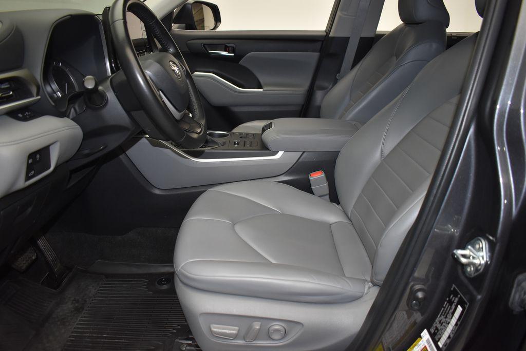 used 2023 Toyota Highlander car, priced at $34,900