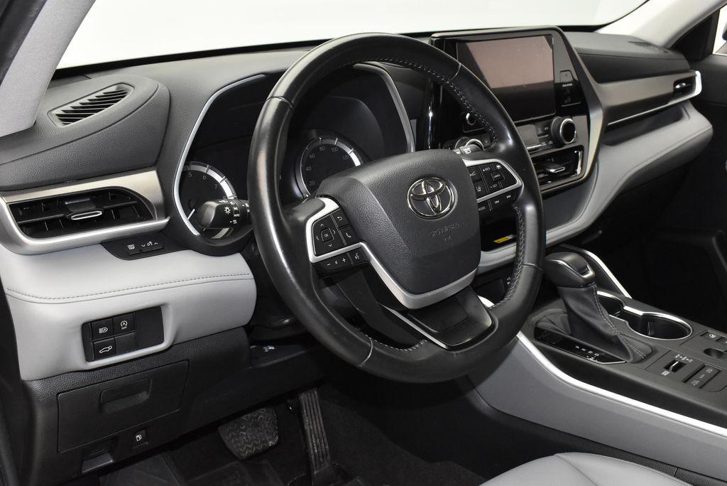used 2023 Toyota Highlander car, priced at $34,900