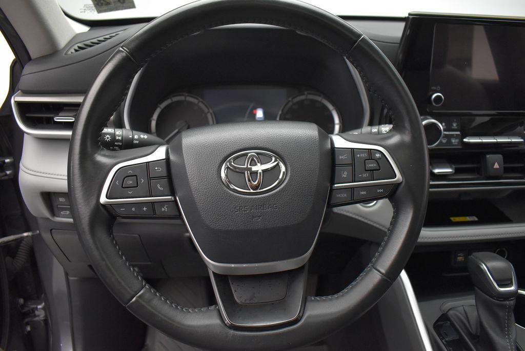 used 2023 Toyota Highlander car, priced at $34,900