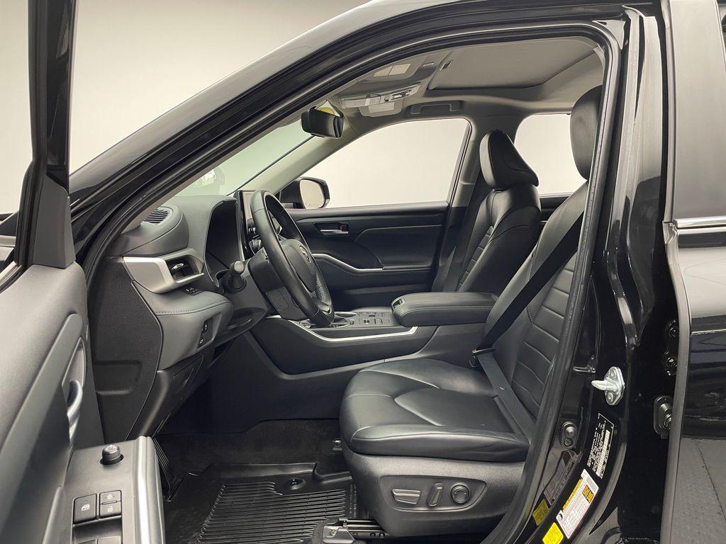 used 2023 Toyota Highlander car, priced at $38,900
