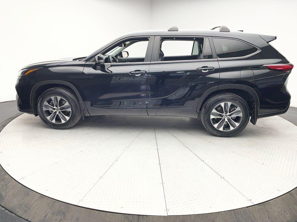 used 2023 Toyota Highlander car, priced at $38,900