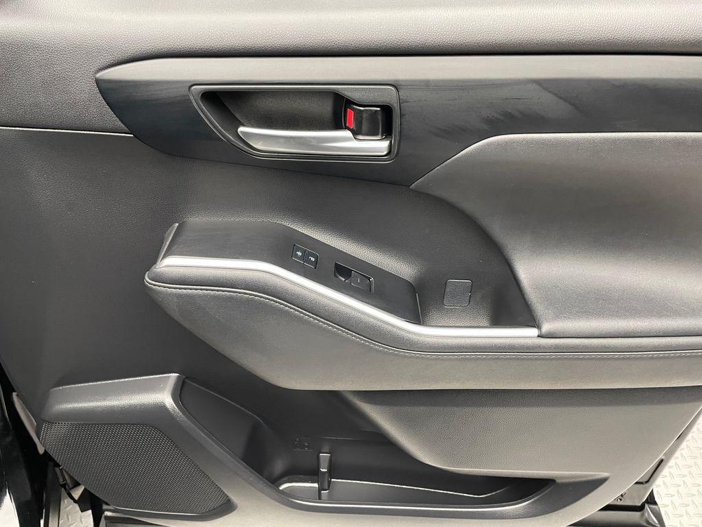 used 2023 Toyota Highlander car, priced at $38,900