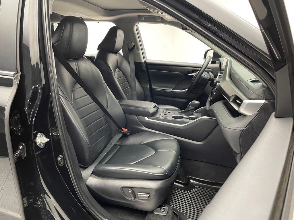 used 2023 Toyota Highlander car, priced at $38,900