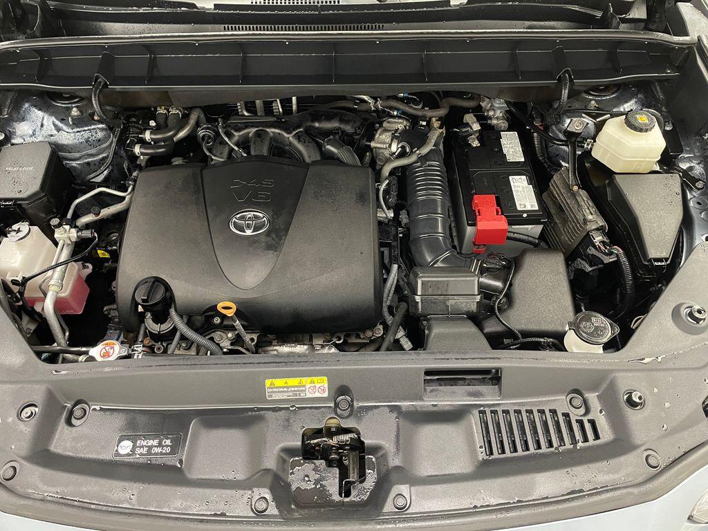 2021 Moon Dust Toyota Highlander