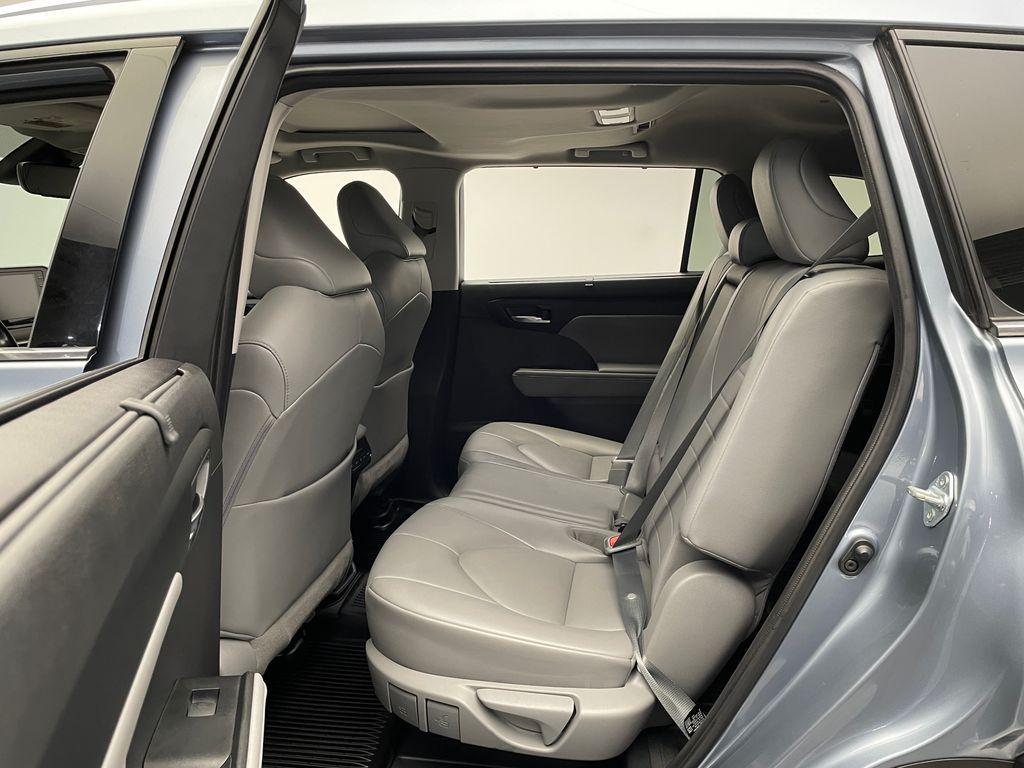 2021 Moon Dust Toyota Highlander
