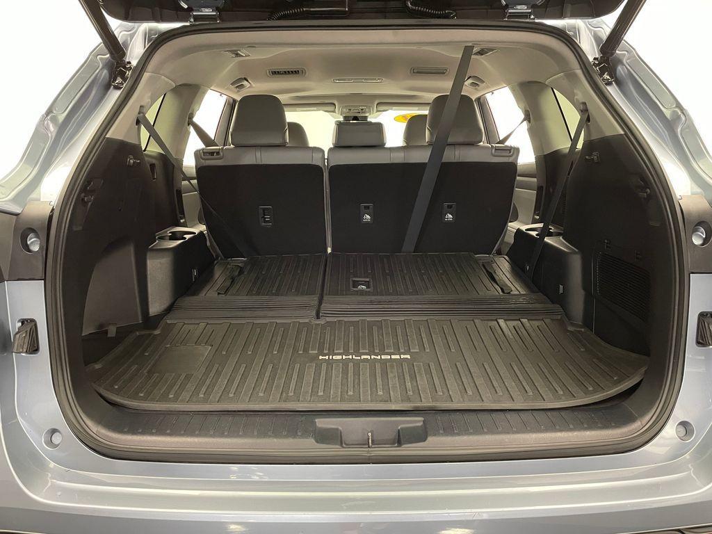 2021 Moon Dust Toyota Highlander