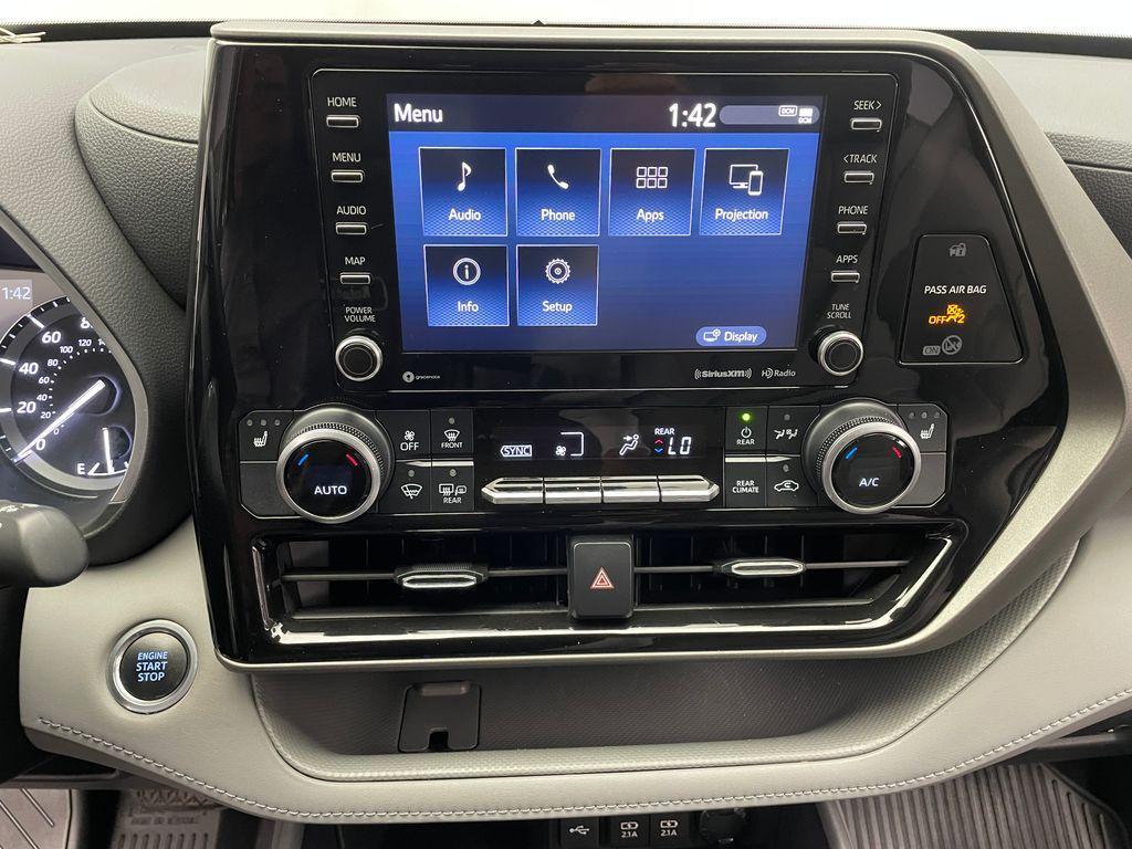 2021 Moon Dust Toyota Highlander