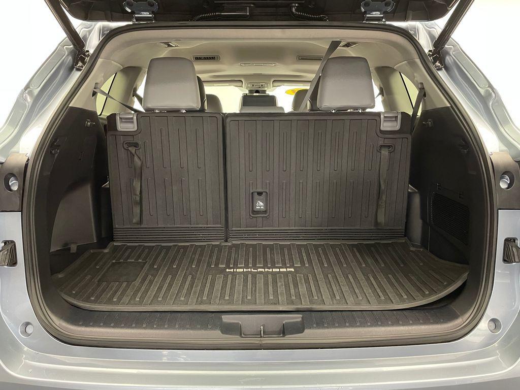 2021 Moon Dust Toyota Highlander