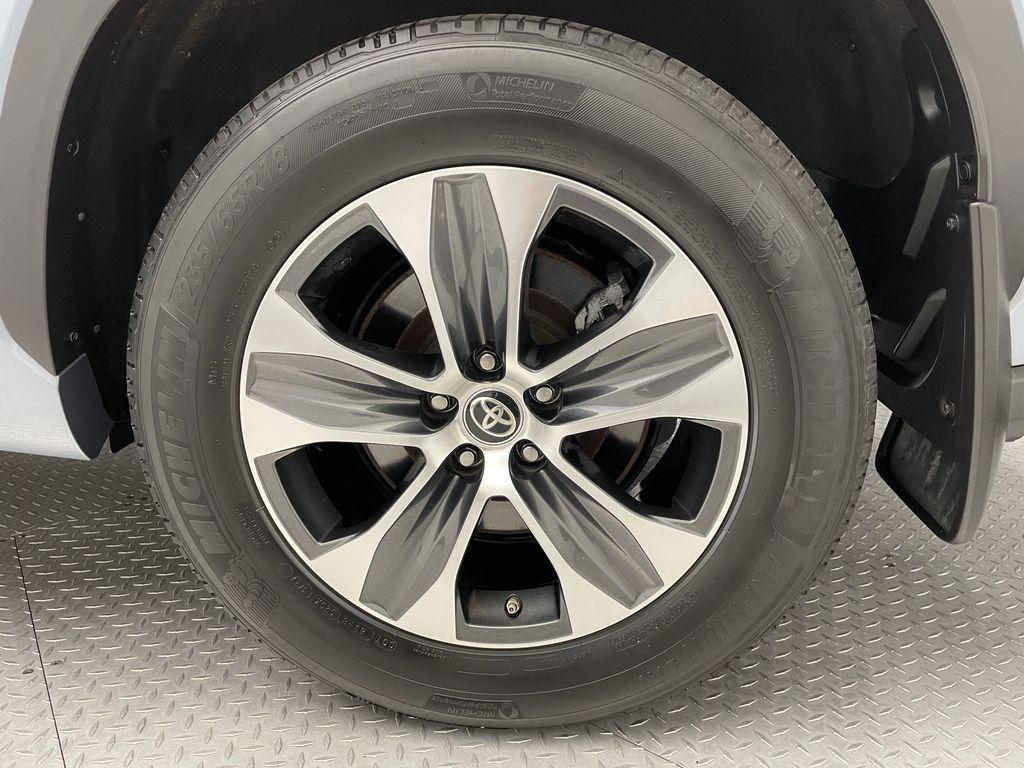 2021 Moon Dust Toyota Highlander