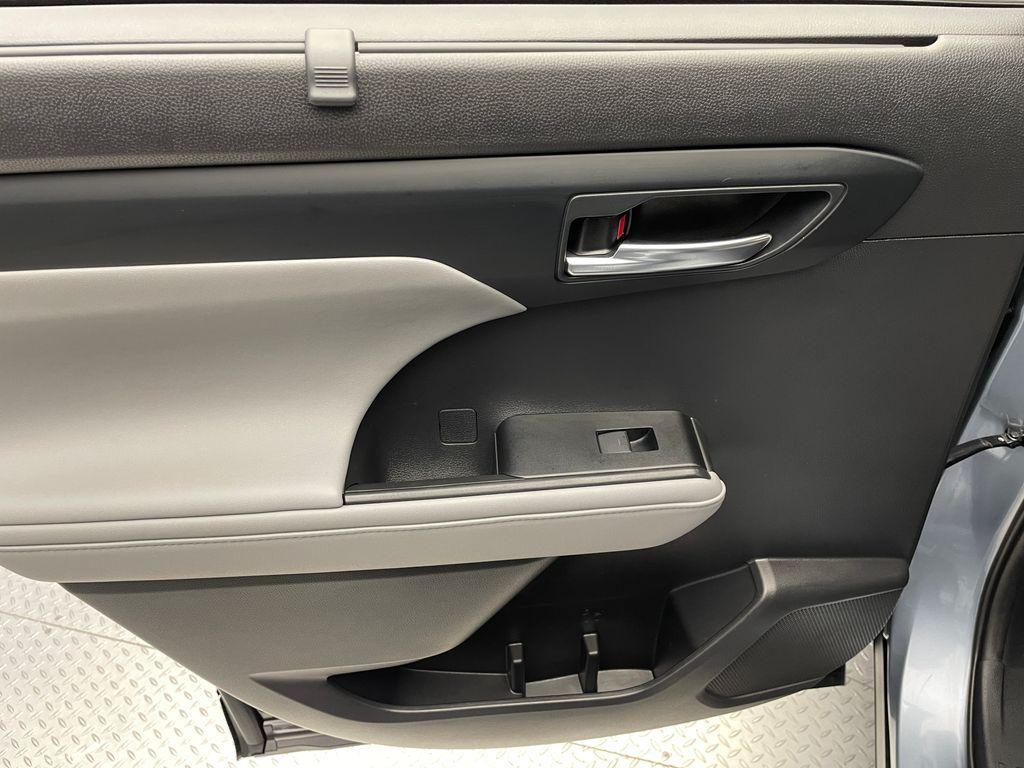 2021 Moon Dust Toyota Highlander