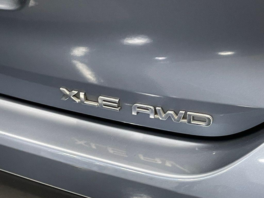 2021 Moon Dust Toyota Highlander