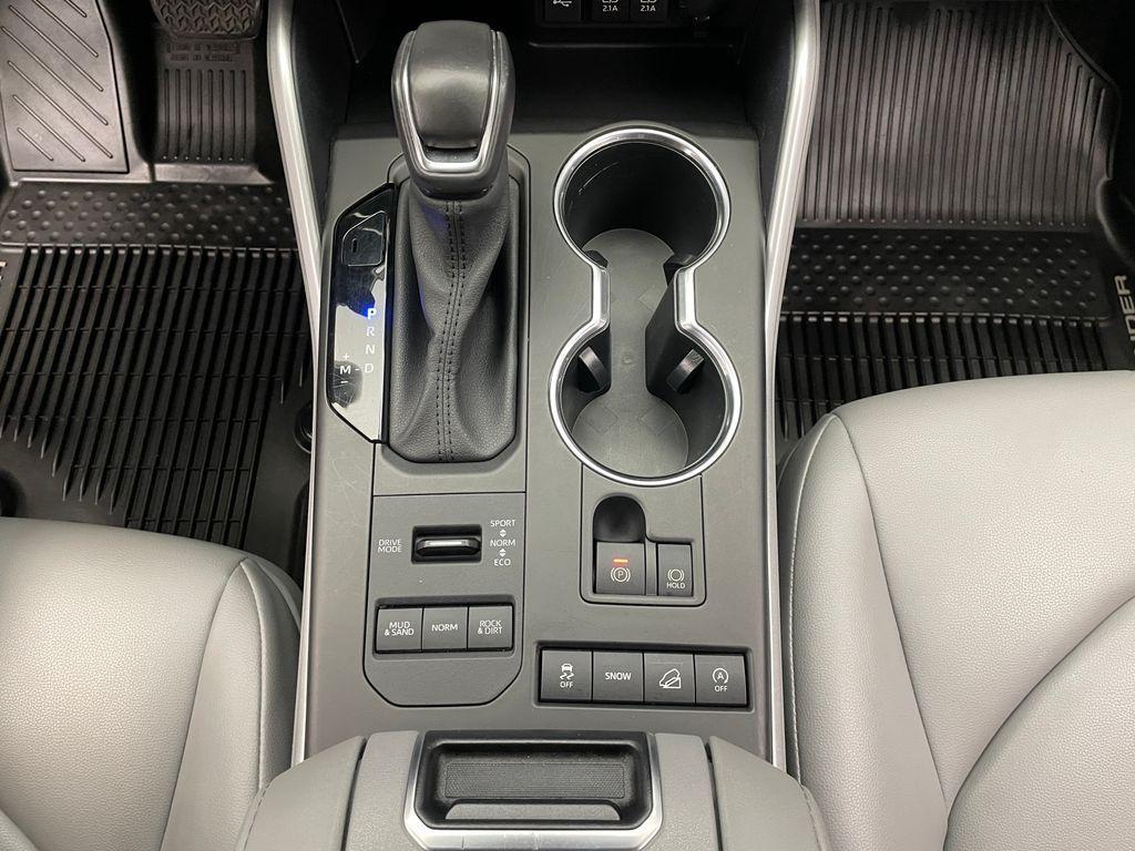 2021 Moon Dust Toyota Highlander