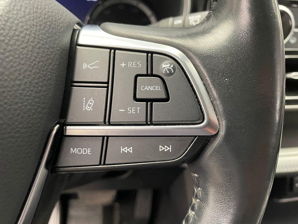 2021 Moon Dust Toyota Highlander