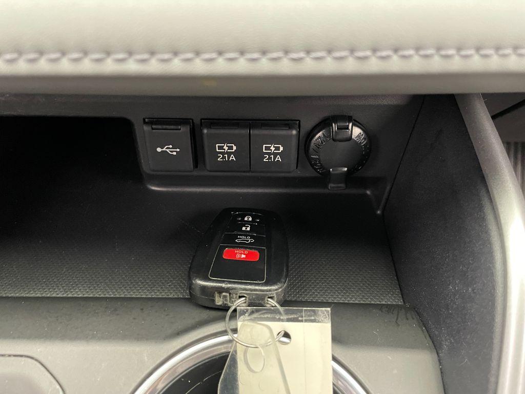 2021 Moon Dust Toyota Highlander