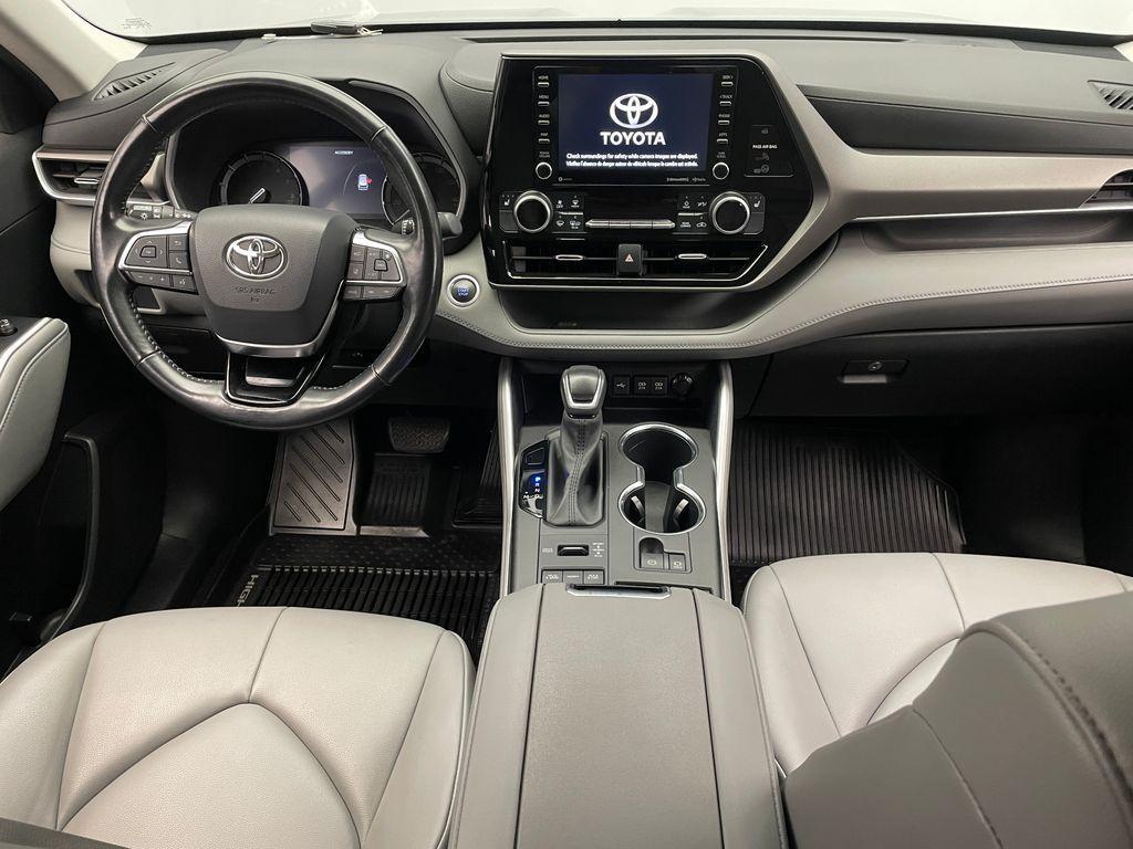 2021 Moon Dust Toyota Highlander