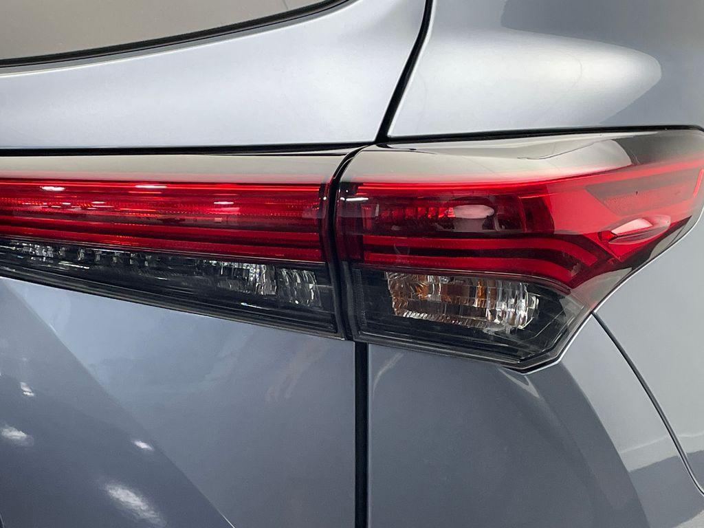 2021 Moon Dust Toyota Highlander
