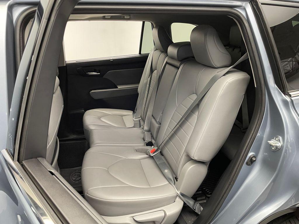 2021 Moon Dust Toyota Highlander