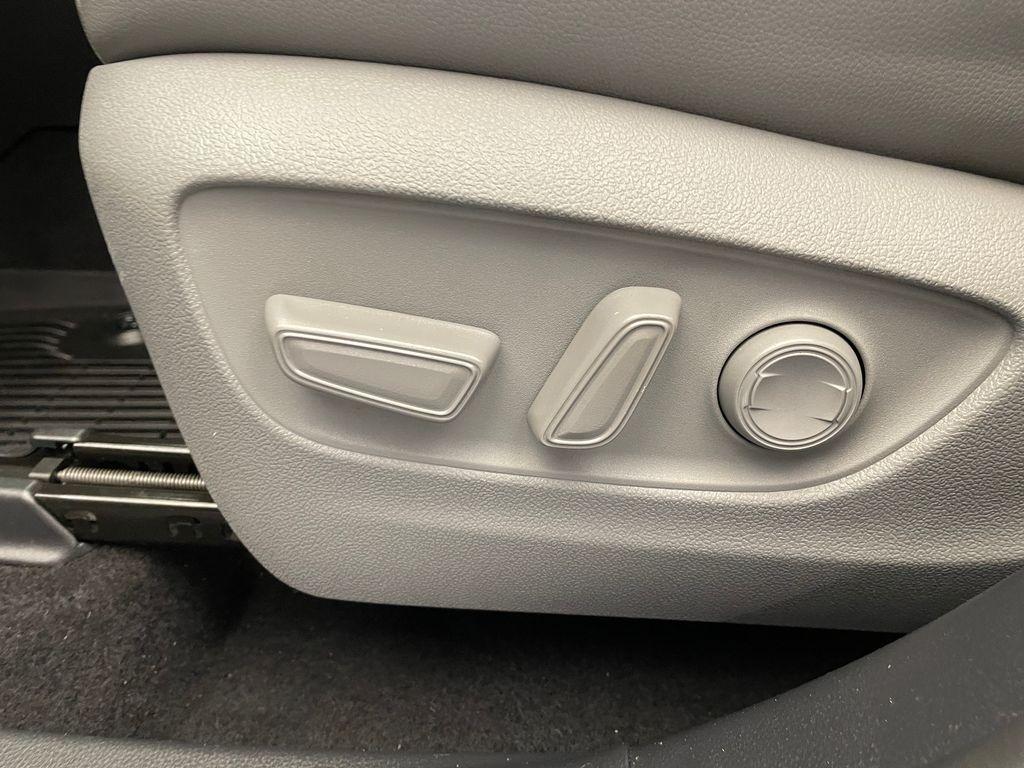 2021 Moon Dust Toyota Highlander
