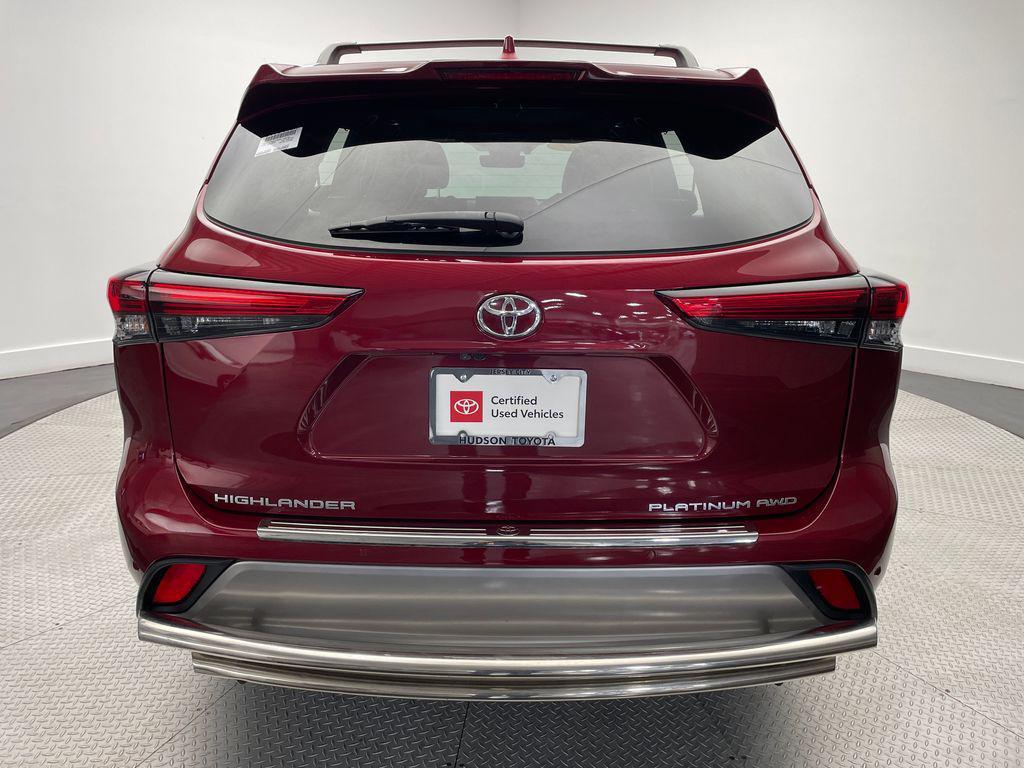 used 2021 Toyota Highlander car, priced at $39,900