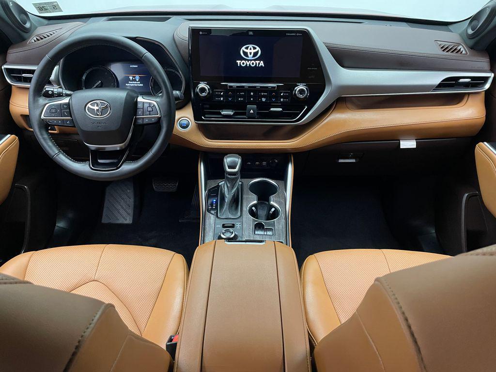 used 2021 Toyota Highlander car, priced at $39,900