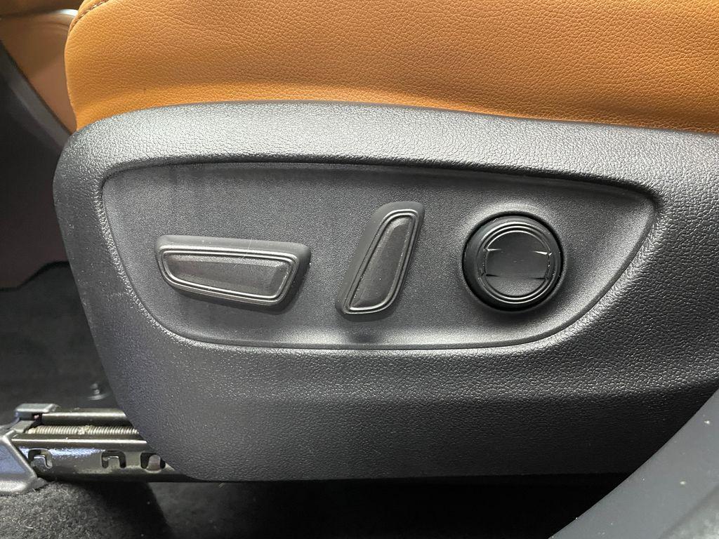 used 2021 Toyota Highlander car, priced at $39,900