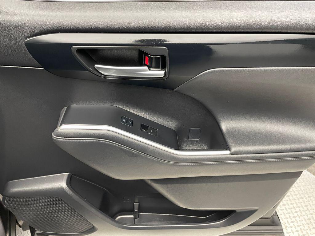 used 2021 Toyota Highlander car, priced at $33,900