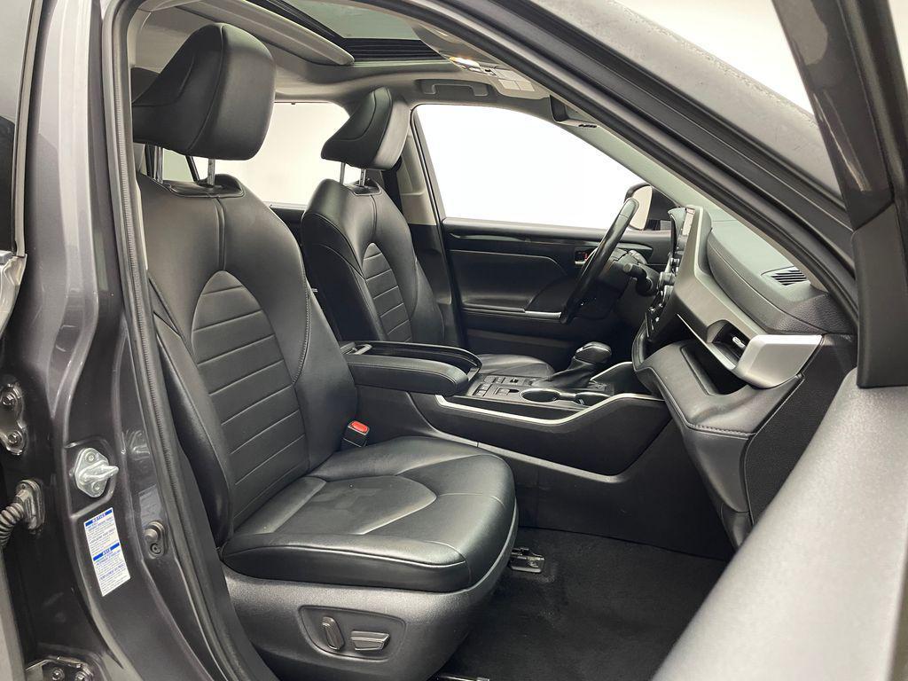 used 2021 Toyota Highlander car, priced at $33,900