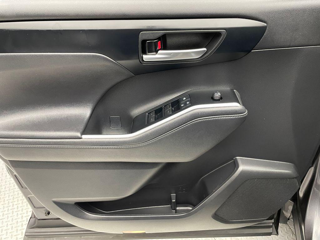 used 2021 Toyota Highlander car, priced at $33,900