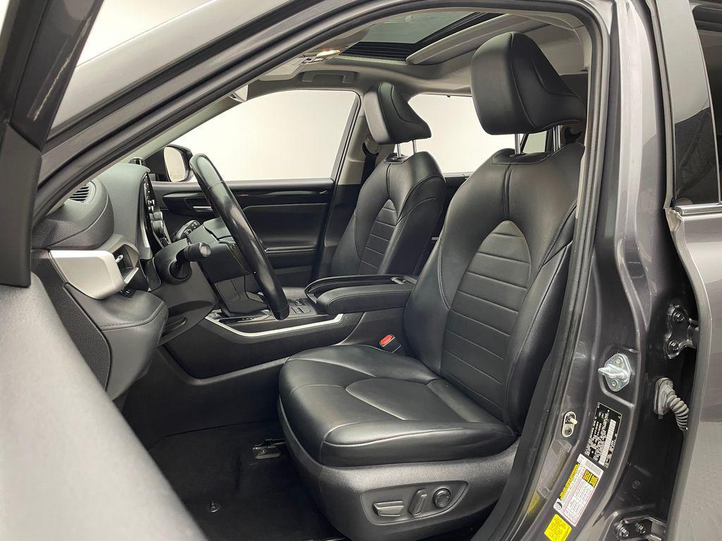 used 2021 Toyota Highlander car, priced at $33,900
