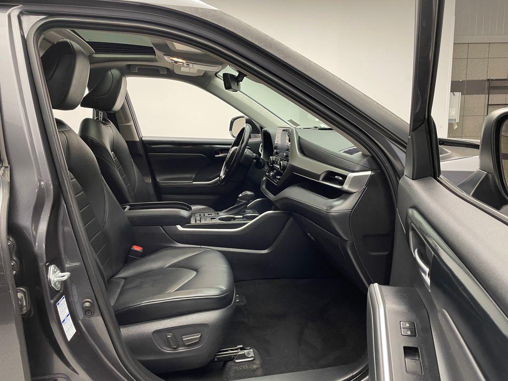 used 2021 Toyota Highlander car, priced at $33,900