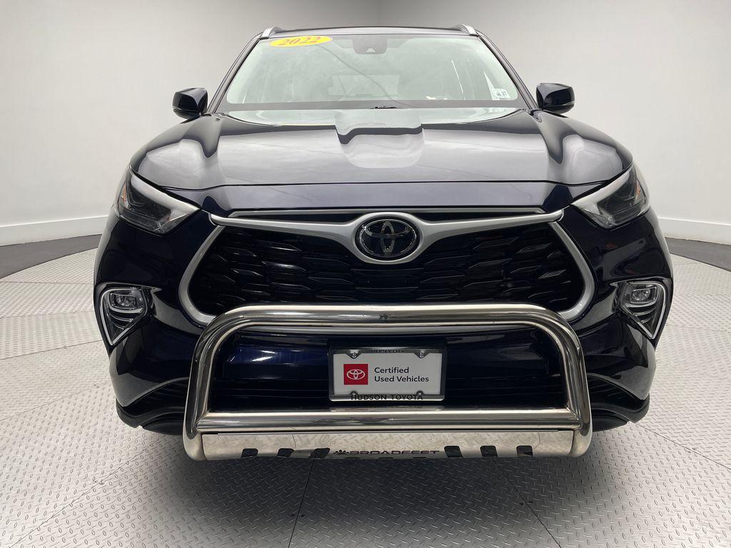 used 2022 Toyota Highlander car, priced at $29,900