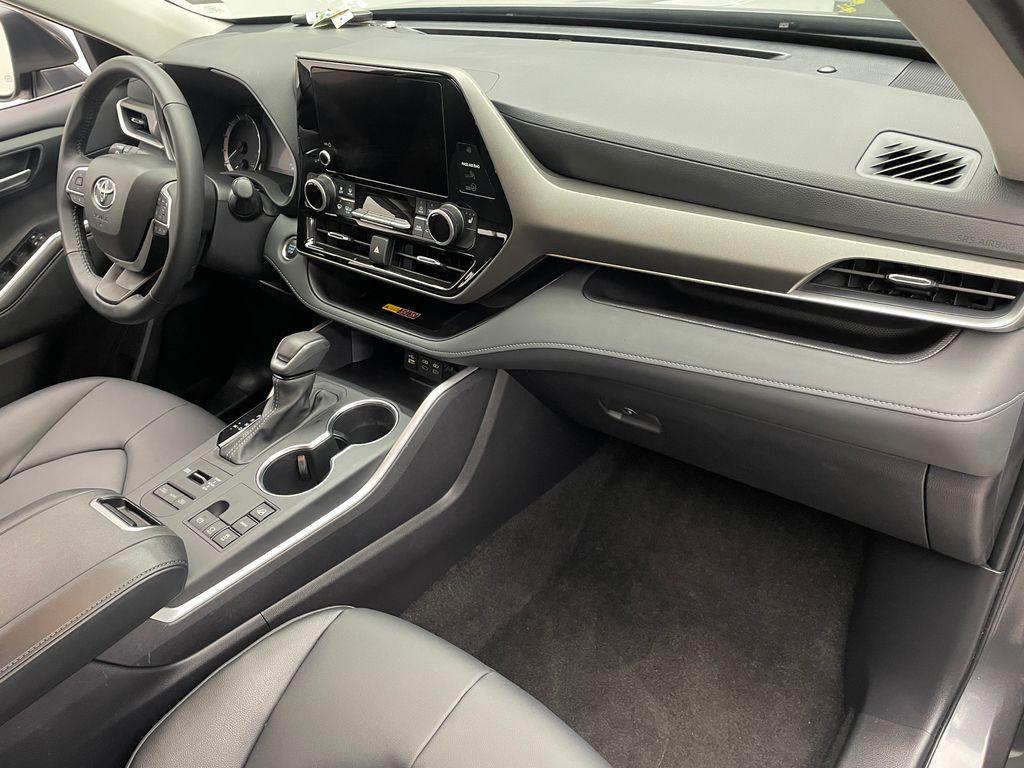 used 2025 Toyota Highlander car, priced at $44,900