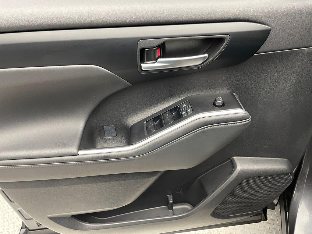 used 2025 Toyota Highlander car, priced at $44,900