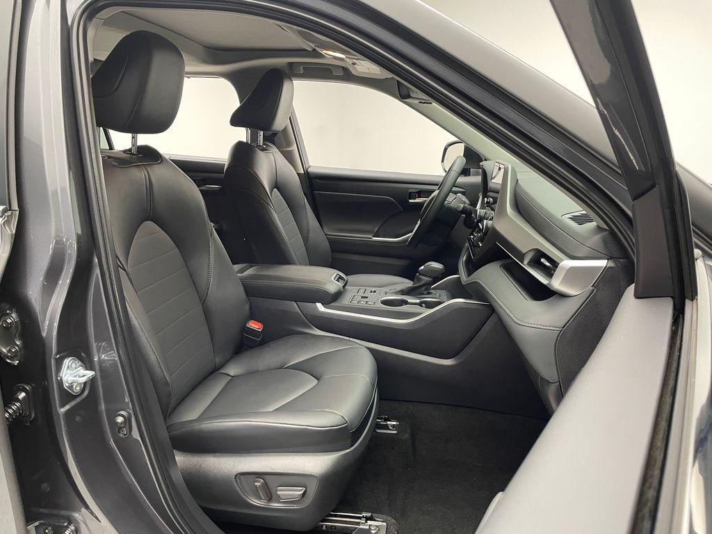 used 2025 Toyota Highlander car, priced at $44,900