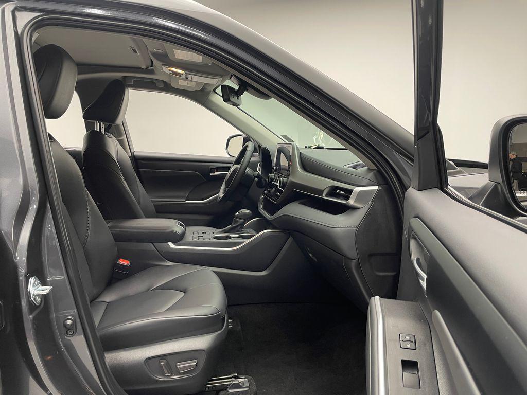 used 2025 Toyota Highlander car, priced at $44,900