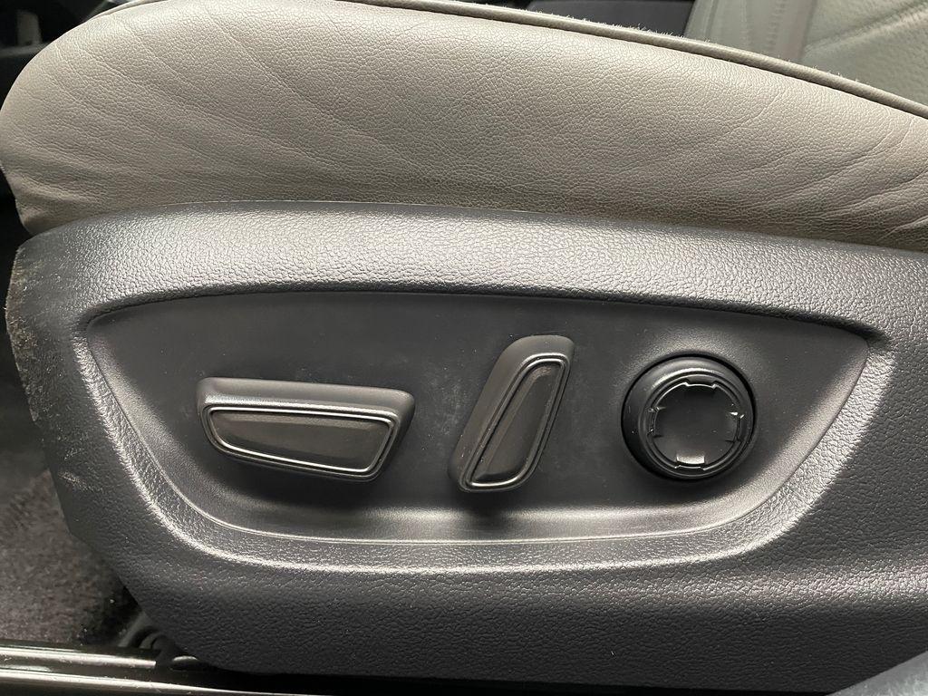 used 2019 Toyota Avalon Hybrid car, priced at $26,900