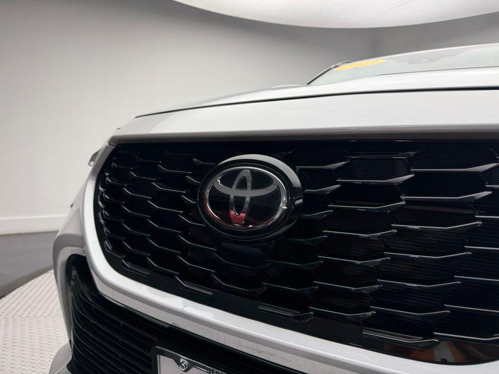 used 2023 Toyota Highlander car, priced at $43,900