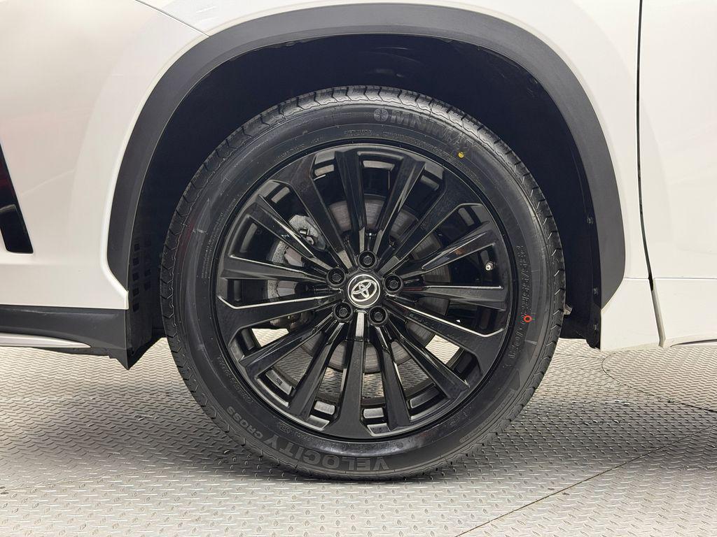 used 2023 Toyota Highlander car, priced at $43,900